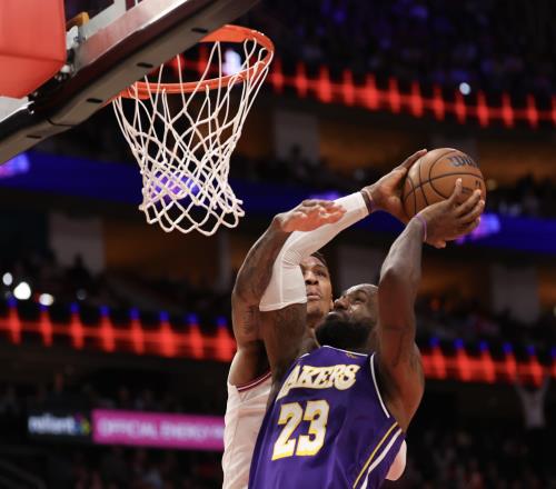 篮球巅峰对,雄鹿与步行,者巅峰之战,世界杯预测,2026世界杯,赛果分析,球队表现,赛事动态