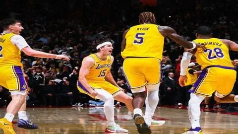 巴塞罗那宣布三将留队：莱万延长合同至2026，双保险门将加盟球队