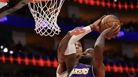 篮球巅峰对决：雄鹿与步行者巅峰之战，深度解析不容错过！